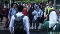 Miris! Masih Banyak Pekerja RI Bergaji di Bawah UMP