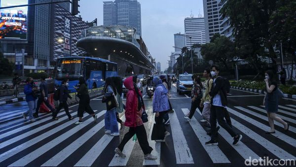 Jam Kerja Kantoran di Jakarta Dibagi Dua Sesi, Setuju?