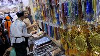 Ramainya Pasar di Makkah Diserbu Jemaah Haji Berburu Oleh-oleh