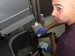 Penumpang Buang Sampah Berserakan, Petugas: Rumah Kamu Pasti Bau