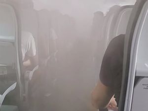 Jarang Terjadi, Penumpang Lihat Kabut di Dalam Kabin Pesawat