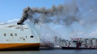 Kapal Kargo di New Jersey Terbakar, Dua Petugas Damkar Tewas