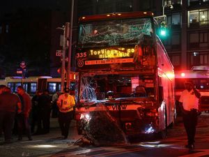 Bus Vs Bus di New York, Belasan Orang Luka-luka