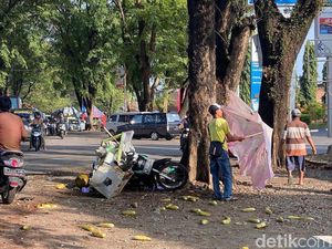 Mobil Tabrak Warga, Pedagang hingga Pertokoan di Lingkar Utara Kudus Mobil Tabrak Warga, Pedagang hingga Pertokoan di Lingkar Utara Kudus