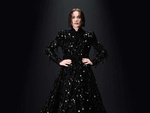 10 Koleksi Balenciaga Couture Fall 2023, Modern Elegan Tak Lagi Kontroversial
