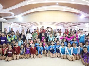 Bersama Menpora, Angela Pompa Semangat Atlet Muda Gymnastics