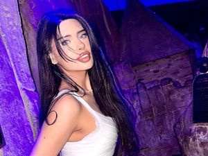 8 Foto Wanita yang Dibayar untuk Berpesta, Mengaku Hidupnya Tak Selalu Mudah 8 Foto Wanita yang Dibayar untuk Berpesta, Mengaku Hidupnya Tak Selalu Mudah