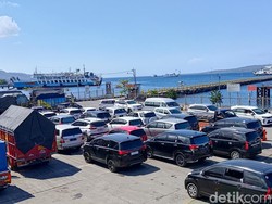 Jumlah Kendaraan Melonjak 232 Persen Saat Antrean Panjang di Ketapang