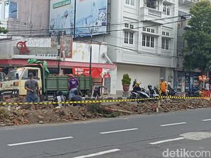 Median Jalan Merdeka Dibongkar Jelang BEN Carnival 2023 Median Jalan Merdeka Dibongkar Jelang BEN Carnival 2023