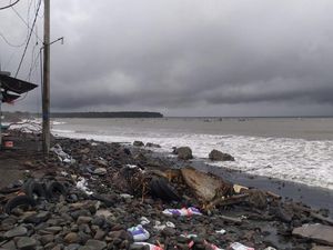 Gelombang Tinggi, Puluhan Perahu Nelayan di Jembrana Terseret Arus-Tenggelam Gelombang Tinggi, Puluhan Perahu Nelayan di Jembrana Terseret Arus-Tenggelam