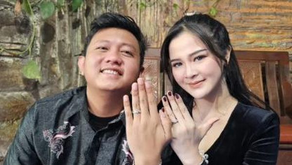 7 Potret Kebersamaan Denny Caknan dan Bella Bonita