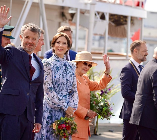 Putri Mary floral dress 2023