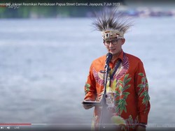 Sandiaga Pamer ke Jokowi Pakai Baju Karya Anak Papua: Ada Warna Hijau