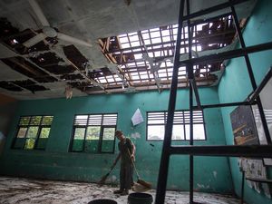 Penampakan Sekolah di Indramayu Rusak Digulung Puting Beliung