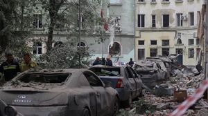Serangan Rudal Rusia Hantam Apartemen di Lviv Ukraina