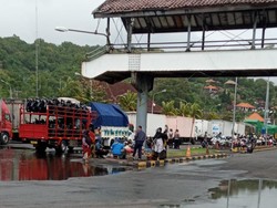 Cuaca Buruk, Penyeberangan Padangbai-Lombok Ditutup Sementara