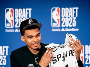 Rayakan Halloween, Pebasket Victor Wembanyama Jadi Slenderman Rayakan Halloween, Pebasket Victor Wembanyama Jadi Slenderman