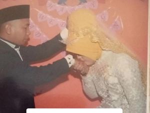 8 Foto Pernikahan Viral Salah Pilih MUA , Sanggul Hijab Setinggi Harapan