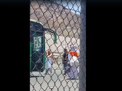 Momen Heroik Petugas Haji RI Hadang Bus demi Evakuasi Jemaah di Muzdalifah