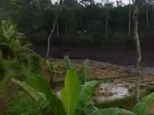Trauma Warga Semeru Diterjang Lahar Dingin di Relokasi Bekas Banjir Bandang Trauma Warga Semeru Diterjang Lahar Dingin di Relokasi Bekas Banjir Bandang