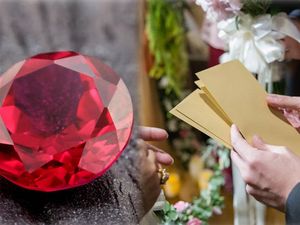 Terbongkar Siasat Batu Merah Delima dan Tamu Gelap Pencuri Amplop Pernikahan Terbongkar Siasat Batu Merah Delima dan Tamu Gelap Pencuri Amplop Pernikahan