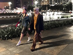 Muda-mudi Pamer Gaya Edgy-Classy di Bundaran HI ala Citayam Fashion Week