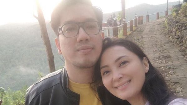 7 Foto Della Puspita Pamer Kemesraan bareng Suami Baru, Menikah Siri