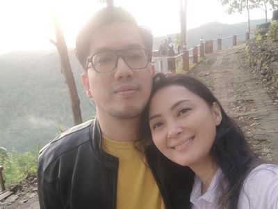 7 Foto Della Puspita Pamer Kemesraan bareng Suami Baru, Menikah Siri