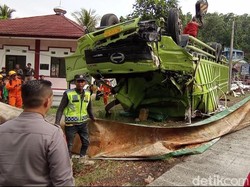Truk Masuk Sungai di Tasik Berhasil Dievakuasi, Sopir Ditemukan Tewas