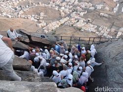 Mendaki Jabal Nur Menuju Gua Hira, Menyelami Turunnya Surat Al Alaq Ayat 1 - 5