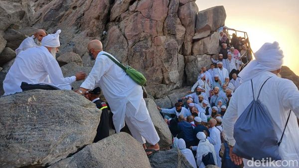 Potret Gua Hira di Jabal Nur Dipadati Pengunjung Pasca Puncak Haji