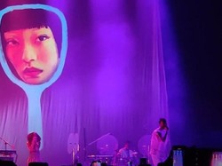 HONNE Bakar Semangat Fans di Konser Jakarta