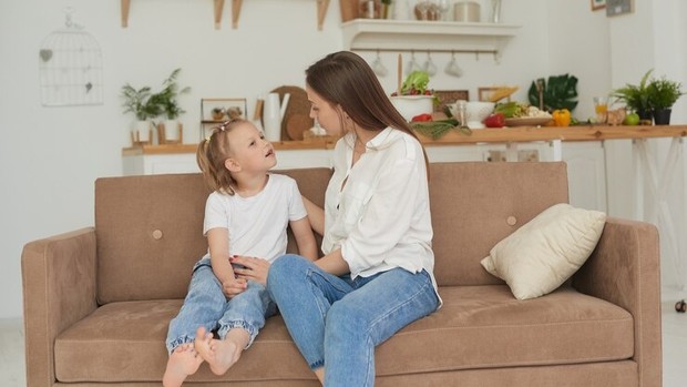 Hindari kalimat ini untuk membesarkan anak yang kuat secara mental