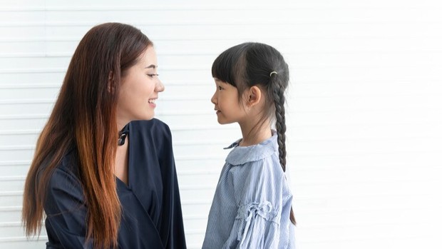 Hindari kalimat ini untuk membesarkan anak yang kuat secara mental