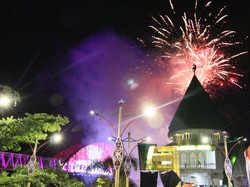 Gubernur Kalteng  Luncurkan Lampu Hias dan Air Mancur Jembatan Kahayan