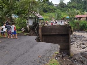 Penampakan Jembatan Putus, Akses Klungkung-Karangasem Lumpuh Penampakan Jembatan Putus, Akses Klungkung-Karangasem Lumpuh