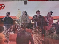 Kapolri-Panglima TNI Nyanyi Lagu Jawa di Pagelaran Wayang Wahyu Cakraningrat