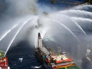 Kebakaran Landa Anjungan Minyak Lepas Pantai di Meksiko