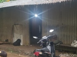 Ada Lagi Satu Keluarga Tinggal Sendiri di Hutan, tapi Bukan Kampung Mati