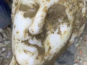 Lagi Gali Tanah, Kuli di Roma Temukan Patung Aphrodite Lagi Gali Tanah, Kuli di Roma Temukan Patung Aphrodite