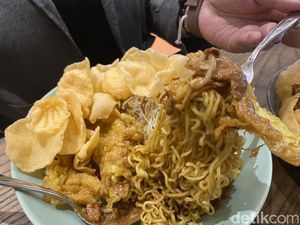 Porsinya Jumbo! Bisa Makan Ketoprak hingga Nasi Lengko di Kafe Ini Porsinya Jumbo! Bisa Makan Ketoprak hingga Nasi Lengko di Kafe Ini