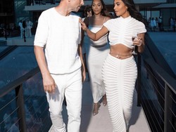 Penampilan Mewah Kim Kardashian Pakai Berlian Rp 30 Miliar di Perut