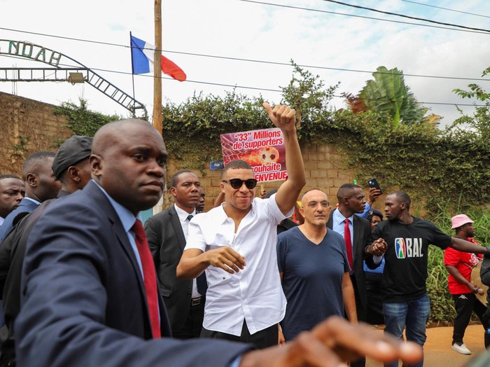 French international soccer star Kylian Mbappe waves as he continues his first visit to his father's homeland in Yaounde, Cameroon July 7, 2023. REUTERS/Desire Danga Essigue