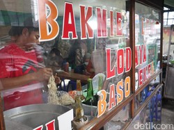 Slurpp! Lomie Lodaya yang Kental Gurih Ini Bisa Terjual 140 Mangkuk