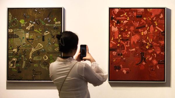 Melihat Pameran Lukisan Di Antara Hujan