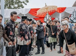 Pemkab Karawang Jemput Bola Beri Layanan Administrasi Terpadu ke Warga