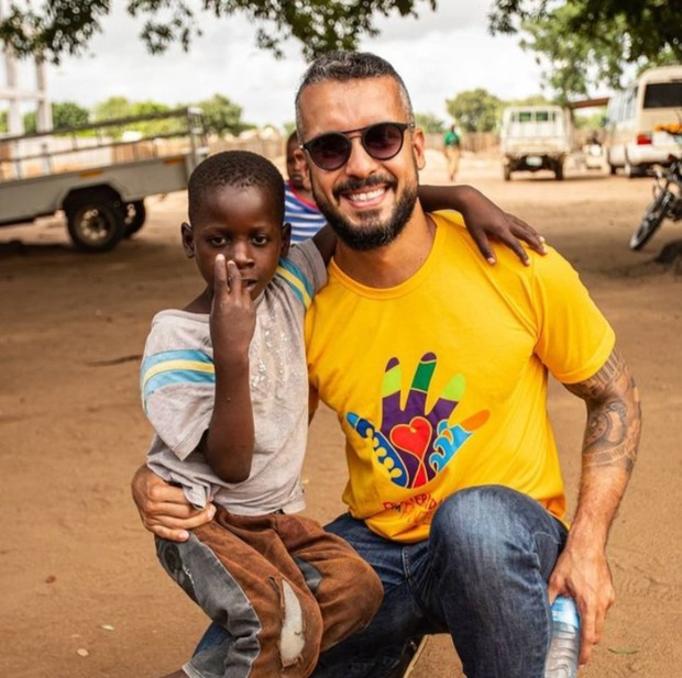 Kisah pasangan yang gunakan uang pernikahan untuk bangun sekolah di Afrika