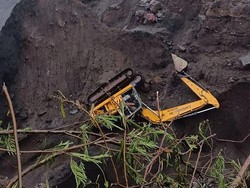 6 Alat Berat Terimbun Longsor-Puluhan Hektare Sawah Terancam Gagal Panen