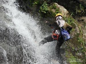 Sentul Punya Destinasi Shower Climbing, Awas Ketagihan! Sentul Punya Destinasi Shower Climbing, Awas Ketagihan!