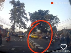 Ngamuk dan Ganggu Lalin, Wanita ODGJ Tanpa Busana di Bogor Dievakuasi